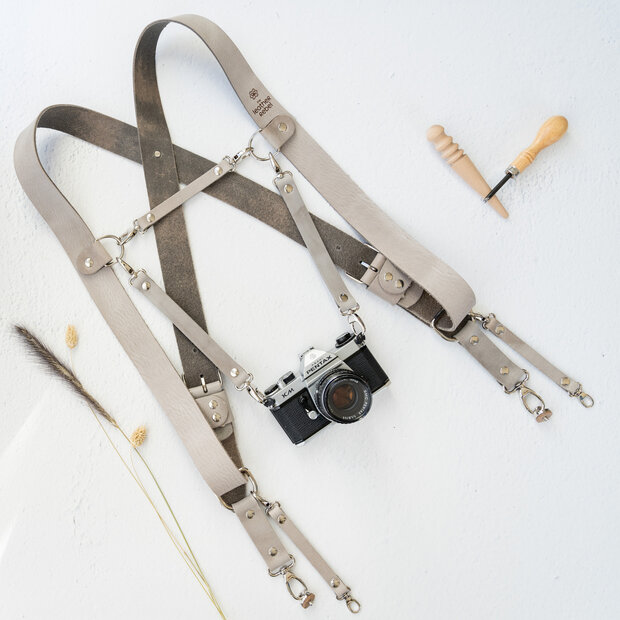 Extra camera attachment for harness - Light grey