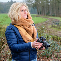 How do you choose the right color for your camera strap? Tips for photographers